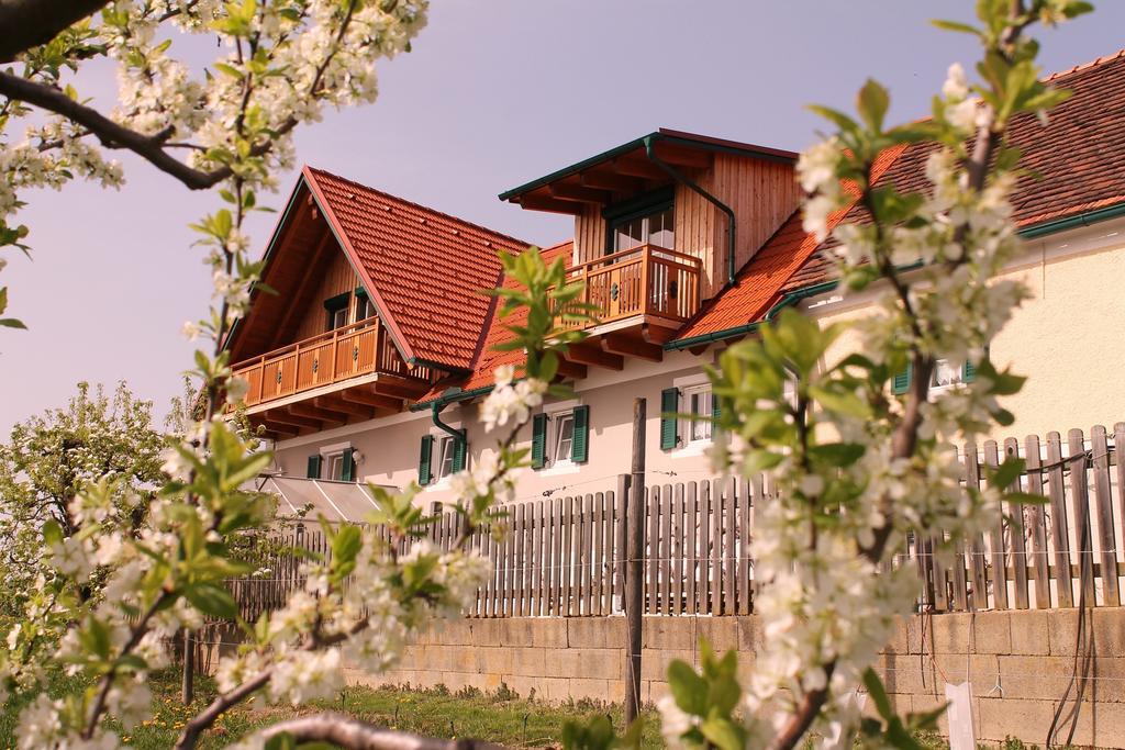Obst & Gaestehof Brandl Hartmannsdorf ภายนอก รูปภาพ